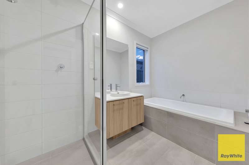 Photo - 10 Pepperidge Drive, Tarneit VIC 3029 - Image 12