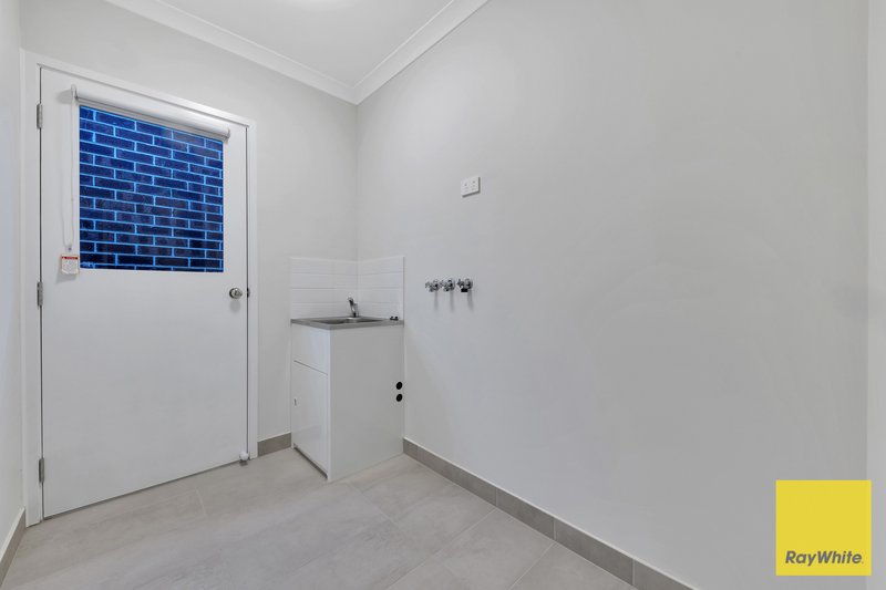 Photo - 10 Pepperidge Drive, Tarneit VIC 3029 - Image 13