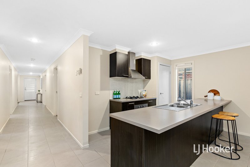 Photo - 10 Peppers Avenue, Point Cook VIC 3030 - Image 3