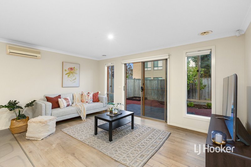 Photo - 10 Peppers Avenue, Point Cook VIC 3030 - Image 7