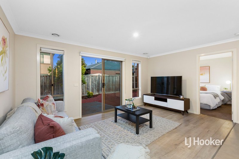 Photo - 10 Peppers Avenue, Point Cook VIC 3030 - Image 8