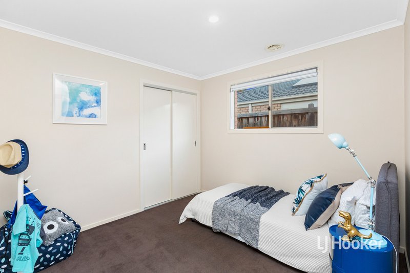 Photo - 10 Peppers Avenue, Point Cook VIC 3030 - Image 11