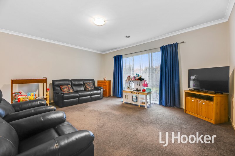 Photo - 10 Persimmon Lane, Pakenham VIC 3810 - Image 6