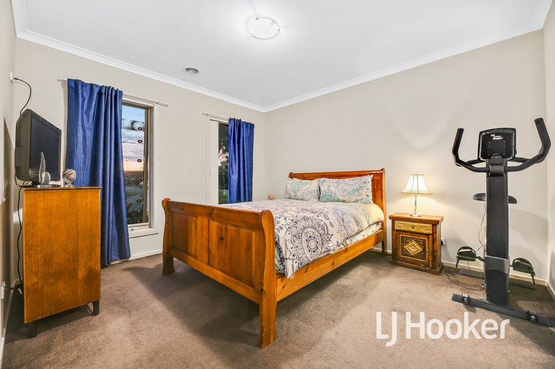 Photo - 10 Persimmon Lane, Pakenham VIC 3810 - Image 7