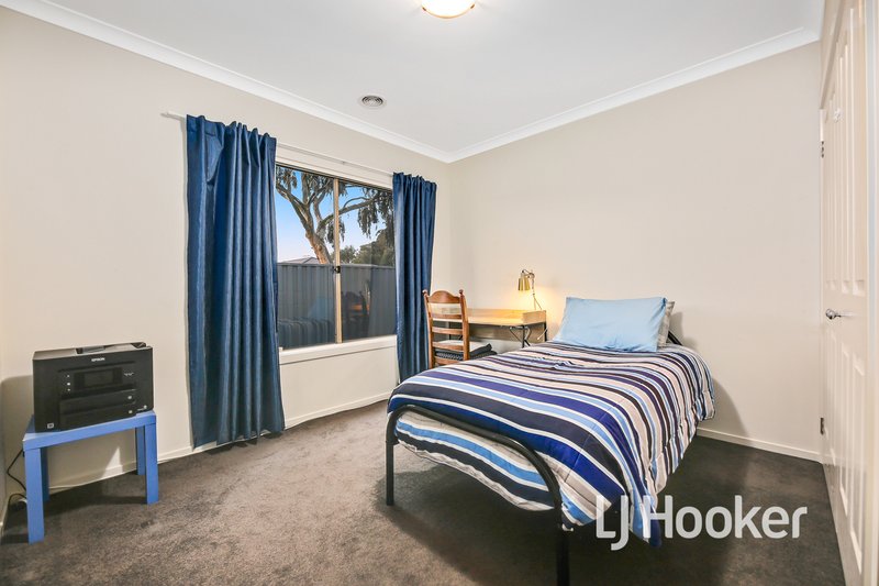 Photo - 10 Persimmon Lane, Pakenham VIC 3810 - Image 9