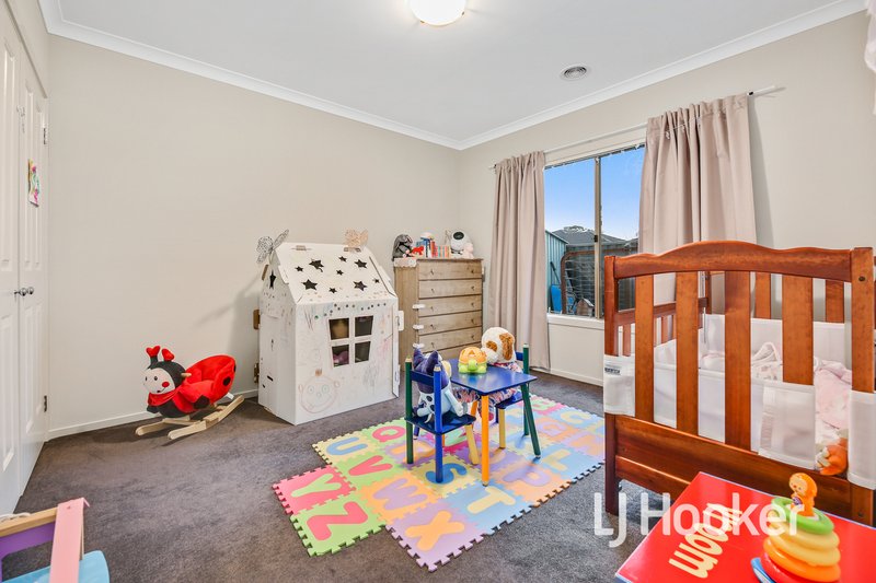 Photo - 10 Persimmon Lane, Pakenham VIC 3810 - Image 11