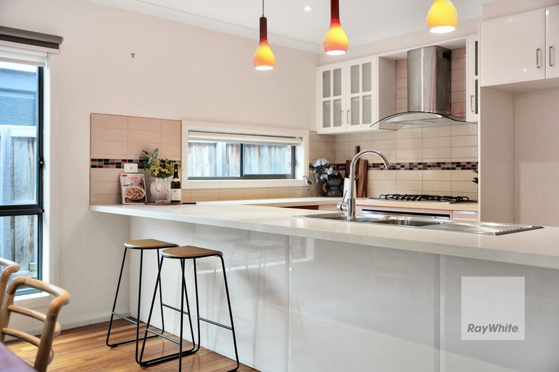 Photo - 10 Perugia Avenue, Greenvale VIC 3059 - Image 8