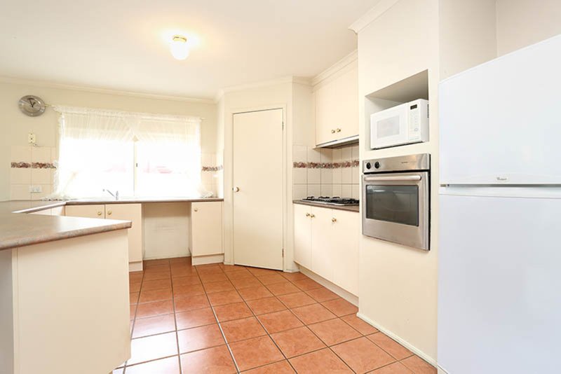 Photo - 10 Petre Court, Roxburgh Park VIC 3064 - Image 3