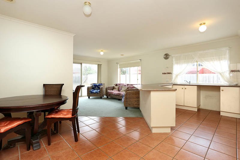 Photo - 10 Petre Court, Roxburgh Park VIC 3064 - Image 5