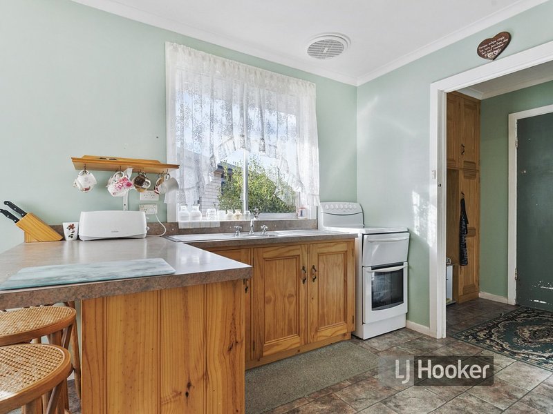 Photo - 10 Petunia Street, Wynyard TAS 7325 - Image 2