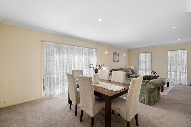 Photo - 10 Pezzimenti Place, Wonga Park VIC 3115 - Image 3