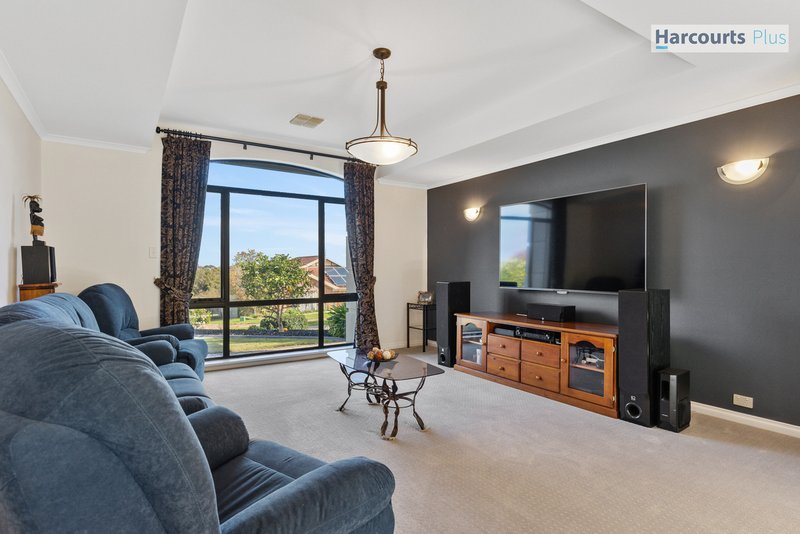 Photo - 10 Phillip Court, Hallett Cove SA 5158 - Image 3