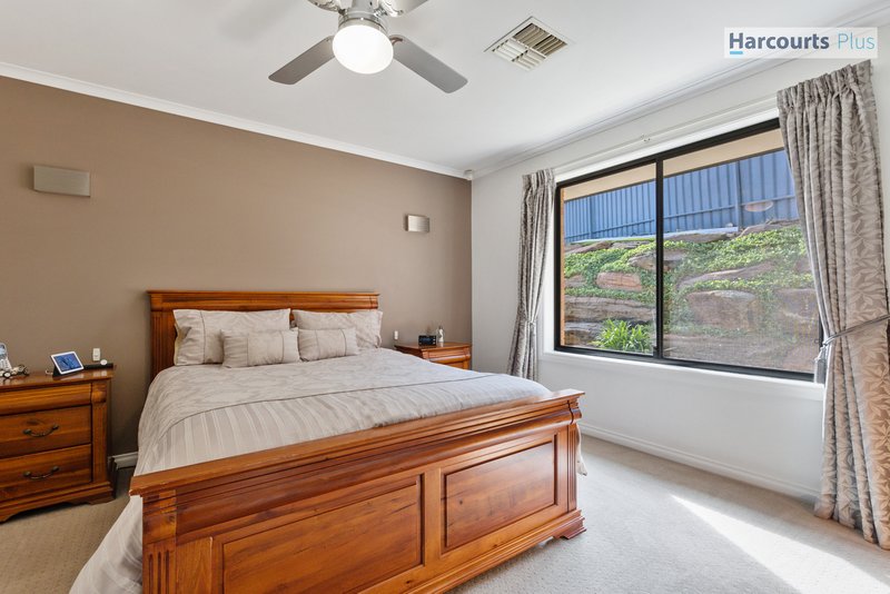 Photo - 10 Phillip Court, Hallett Cove SA 5158 - Image 13