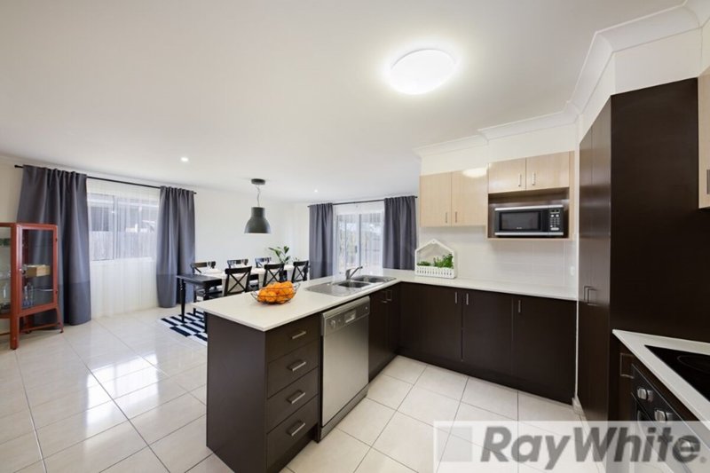 Photo - 10 Phoebe Way, Gleneagle QLD 4285 - Image 4