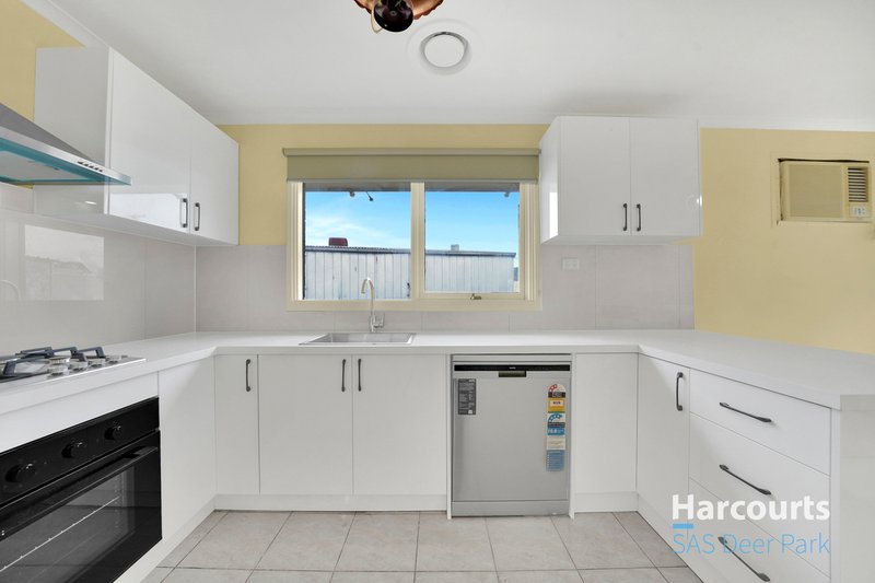 Photo - 10 Phyllis Parade, Deer Park VIC 3023 - Image 3