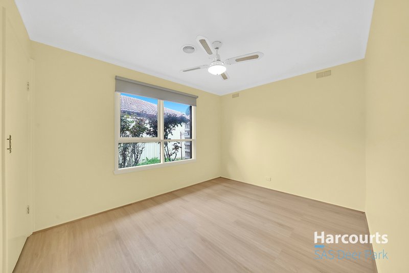 Photo - 10 Phyllis Parade, Deer Park VIC 3023 - Image 8