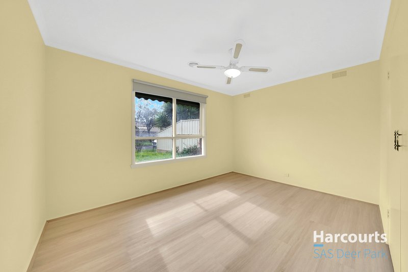 Photo - 10 Phyllis Parade, Deer Park VIC 3023 - Image 9