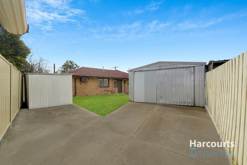 Photo - 10 Phyllis Parade, Deer Park VIC 3023 - Image 11