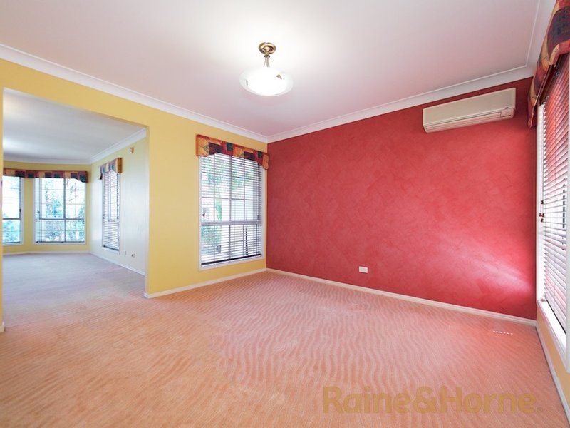 Photo - 10 Picasso Place, Mackenzie QLD 4156 - Image 10