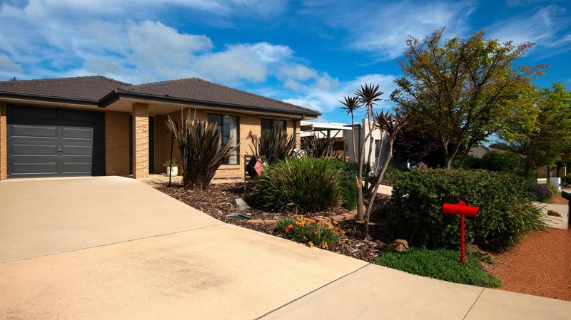 Photo - 10 Pinner Place, Macgregor ACT 2615 - Image 24