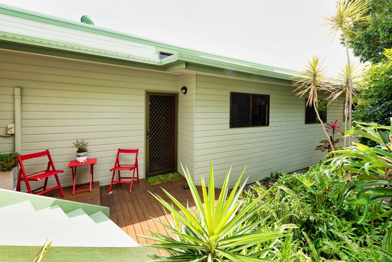 Photo - 10 Piper Street, West Gladstone QLD 4680 - Image 16