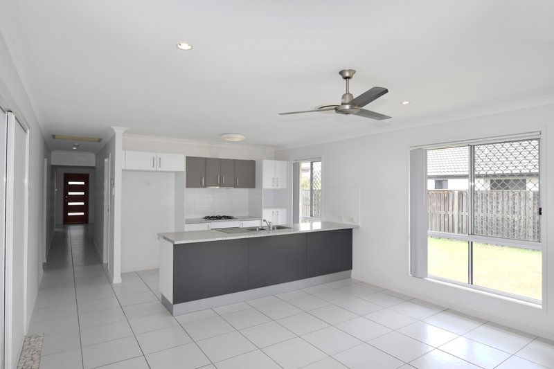 Photo - 10 Pipit Place, Glen Eden QLD 4680 - Image 2