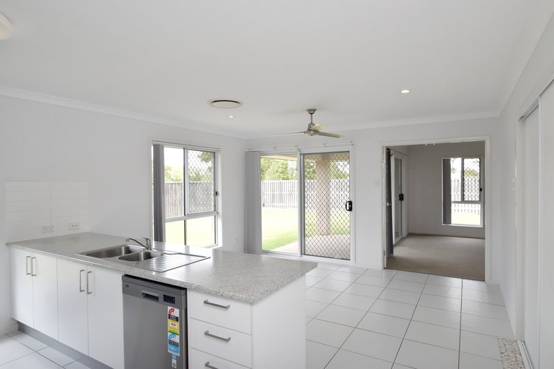 Photo - 10 Pipit Place, Glen Eden QLD 4680 - Image 3