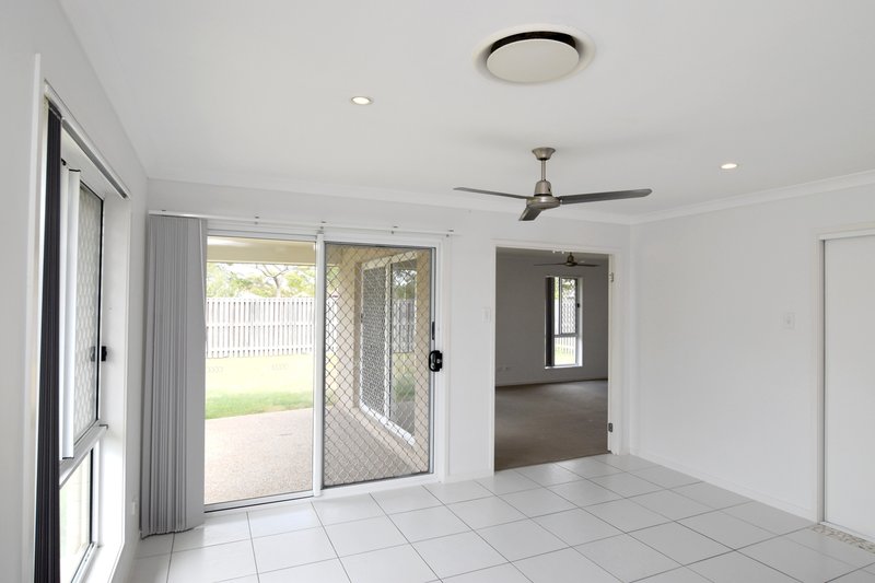 Photo - 10 Pipit Place, Glen Eden QLD 4680 - Image 6