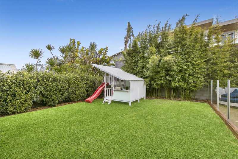 Photo - 10 Playfair Road, North Curl Curl NSW 2099 - Image 10