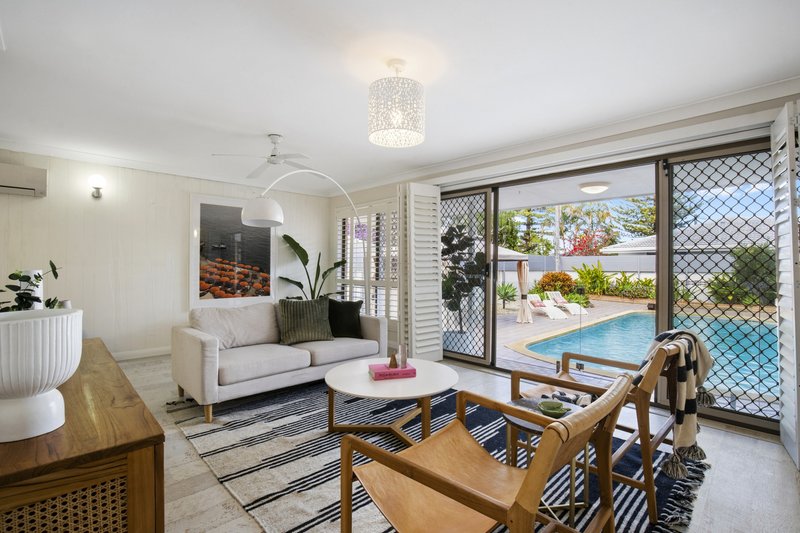 Photo - 10 Poinciana Blvd , Broadbeach Waters QLD 4218 - Image 1