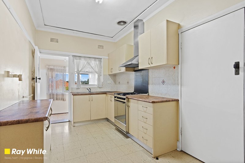 Photo - 10 Poole Street, Kingsgrove NSW 2208 - Image 3