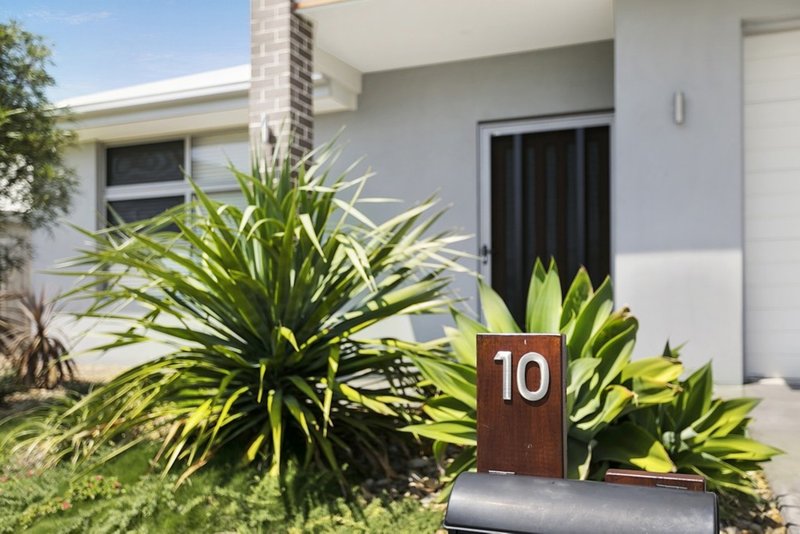 Photo - 10 Portmarnock Street, North Lakes QLD 4509 - Image 2