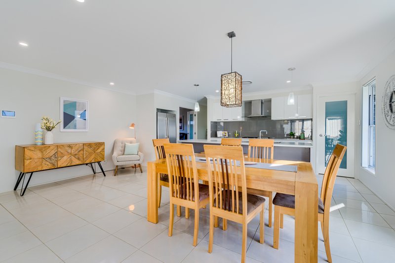 Photo - 10 Portsea Parade, Cameron Park NSW 2285 - Image 3