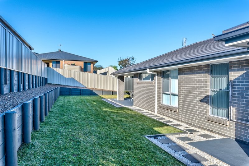 Photo - 10 Portsea Parade, Cameron Park NSW 2285 - Image 10