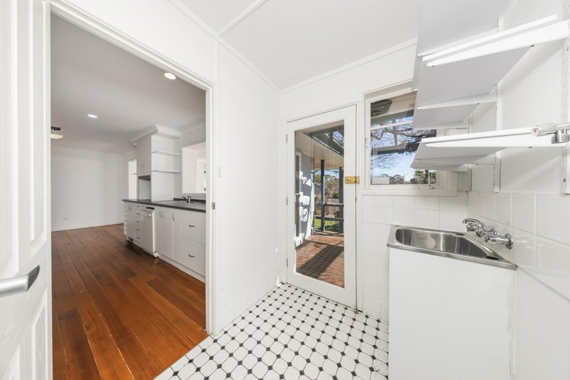 Photo - 10 Propsting Street, Curtin ACT 2605 - Image 6
