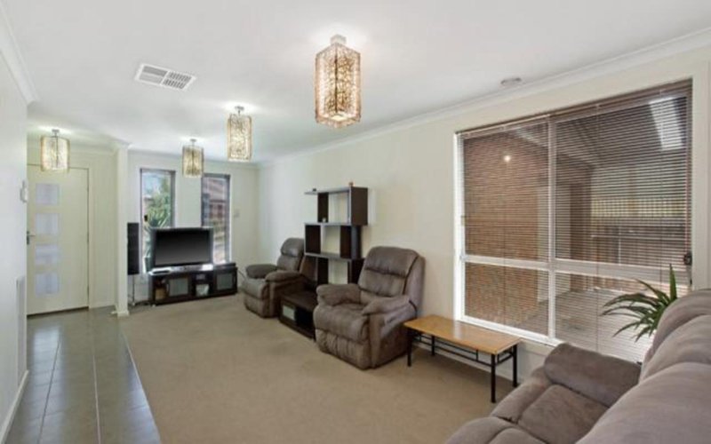 Photo - 10 Prospect Place, Wallan VIC 3756 - Image 4