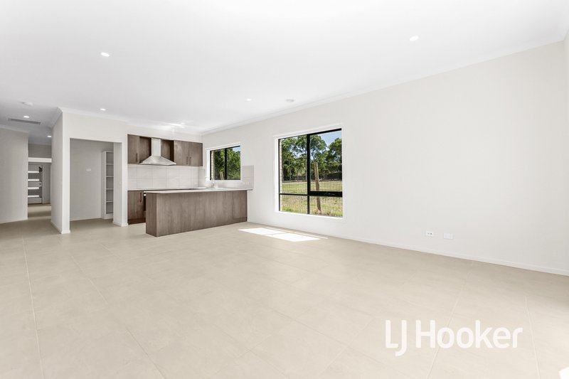 Photo - 10 Prosperous Way, Cranbourne East VIC 3977 - Image 2