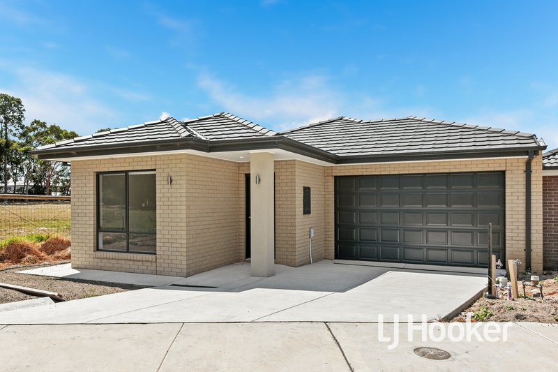 Photo - 10 Prosperous Way, Cranbourne East VIC 3977 - Image 16