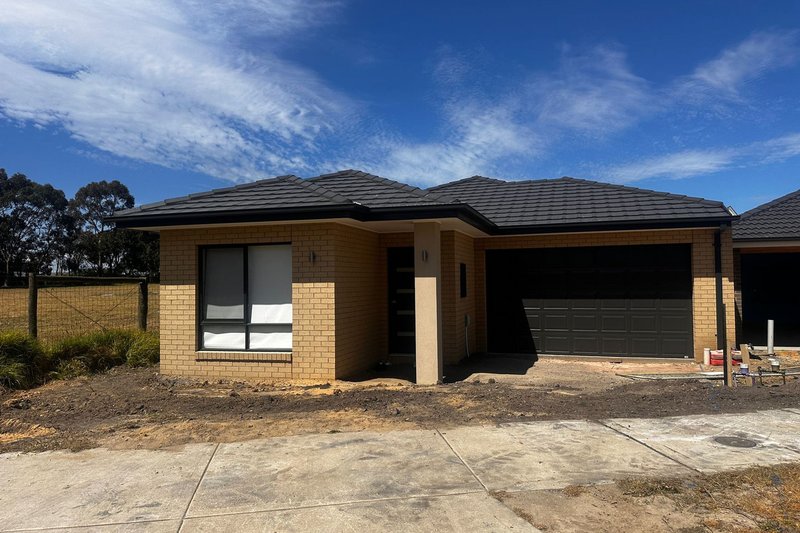 10 Prosperous Way, Cranbourne East VIC 3977