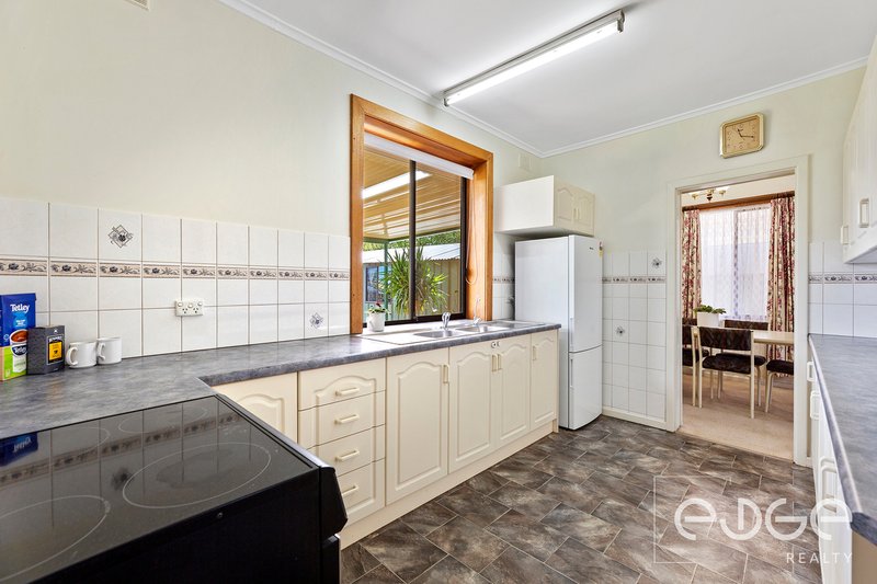 Photo - 10 Prunus Avenue, Elizabeth Vale SA 5112 - Image 6