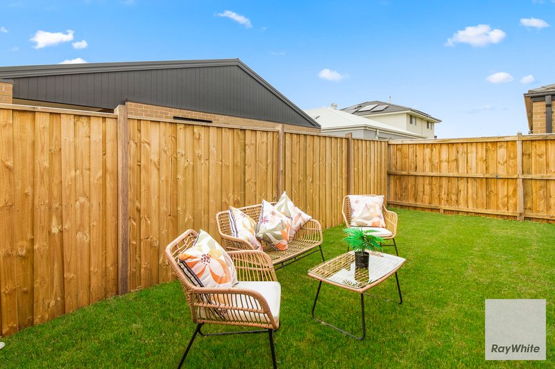 Photo - 10 Puritan Street, Rockbank VIC 3335 - Image 15