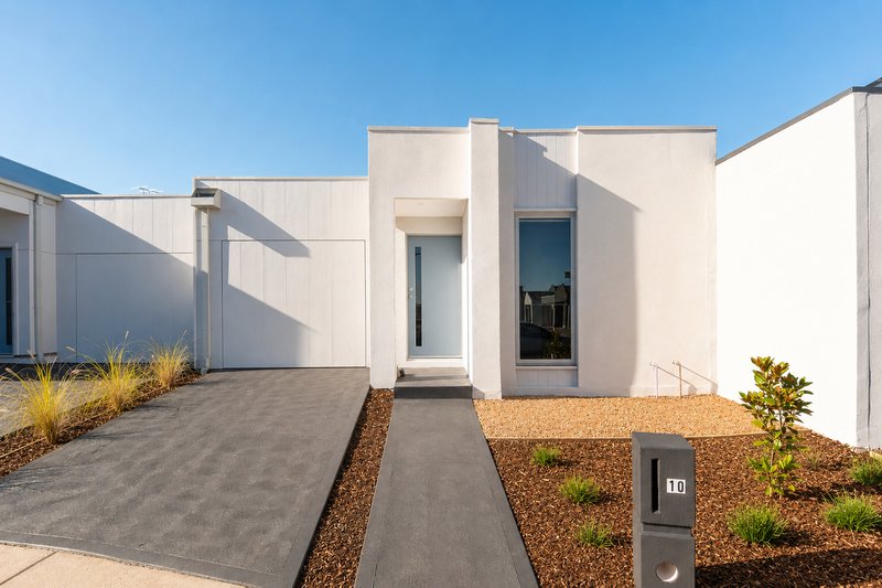 Photo - 10 Quarter Way, Donnybrook VIC 3064 - Image 1