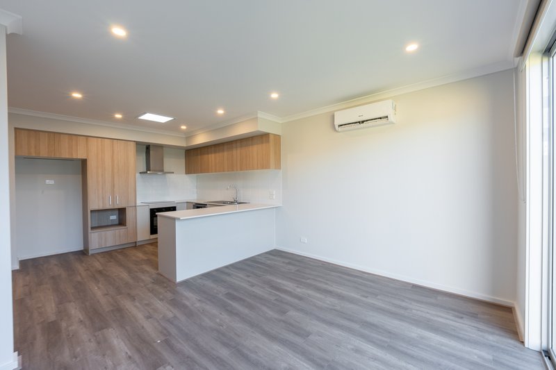 Photo - 10 Quarter Way, Donnybrook VIC 3064 - Image 3
