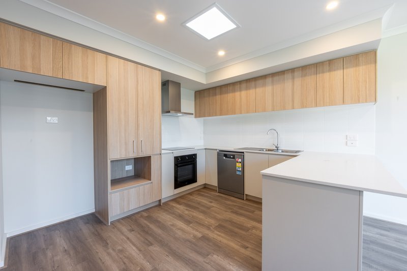 Photo - 10 Quarter Way, Donnybrook VIC 3064 - Image 4