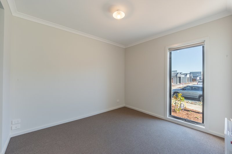 Photo - 10 Quarter Way, Donnybrook VIC 3064 - Image 7