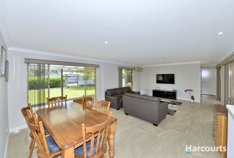 Photo - 10 Queenscliff Rise, Greenfields WA 6210 - Image 5