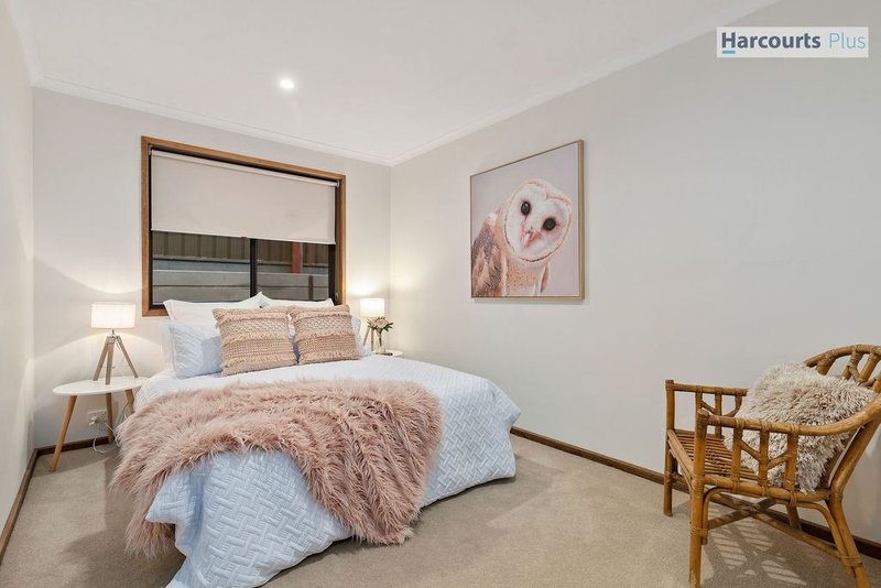 Photo - 10 Quinvale Road, Hallett Cove SA 5158 - Image 15