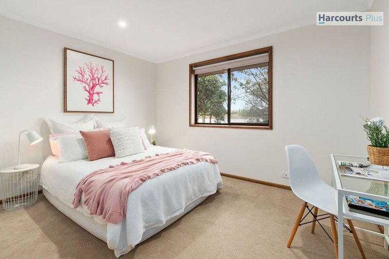 Photo - 10 Quinvale Road, Hallett Cove SA 5158 - Image 17