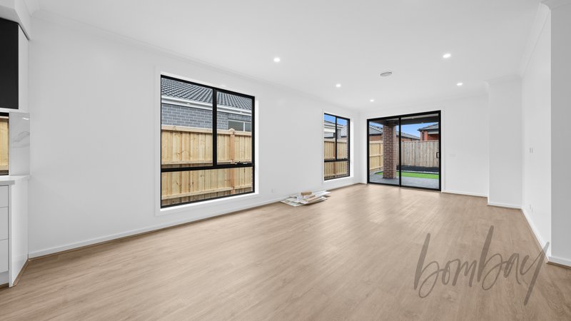 Photo - 10 Radiata Street, Beveridge VIC 3753 - Image 5