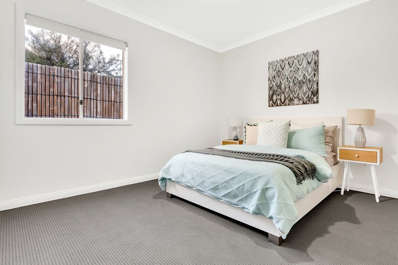 Photo - 10 Rainham Avenue, Craigieburn VIC 3064 - Image 12